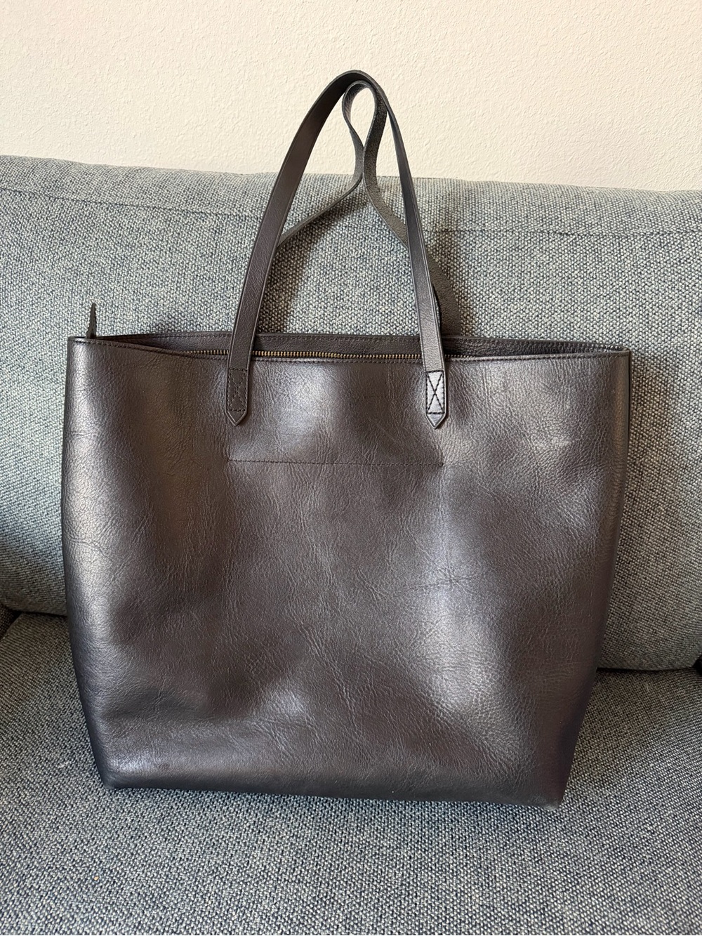 Madewell Classic Leather Tote Bag in Black